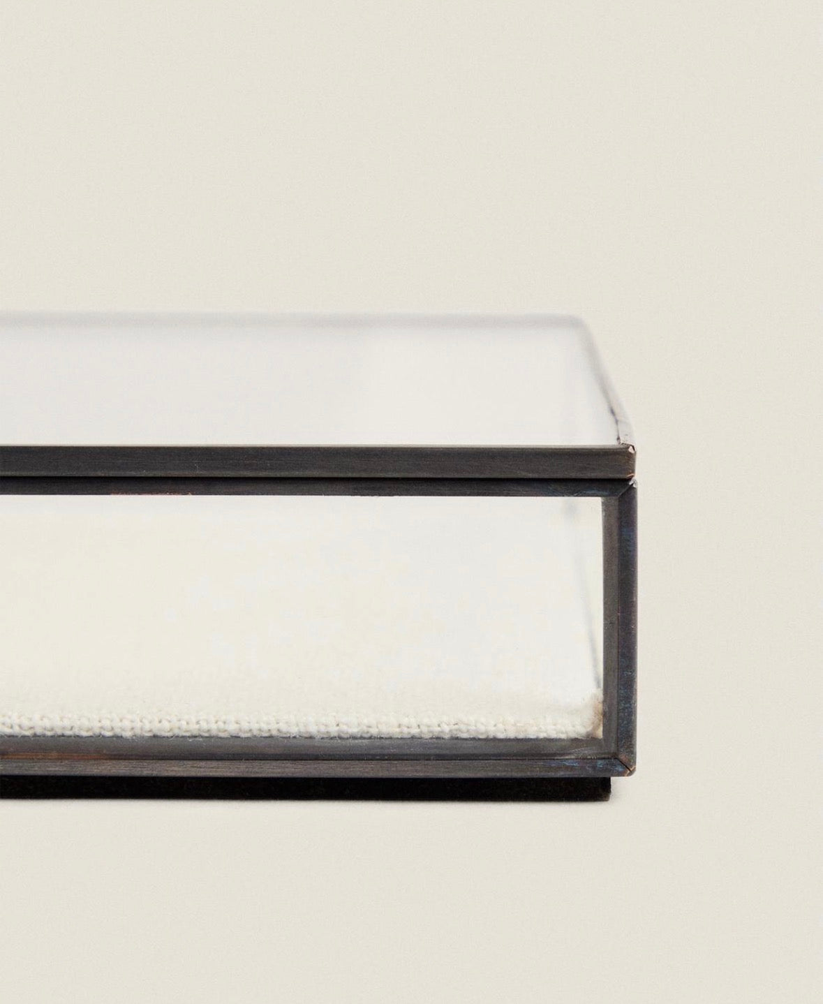 CAJA JOYERO DE CRISTAL CON PERFILES DE METAL, 